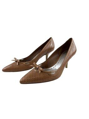 BCBGirls Women 9M Dark Wheat Leather Cut-Out Pointy Toe Heels w/ Bow  READ!